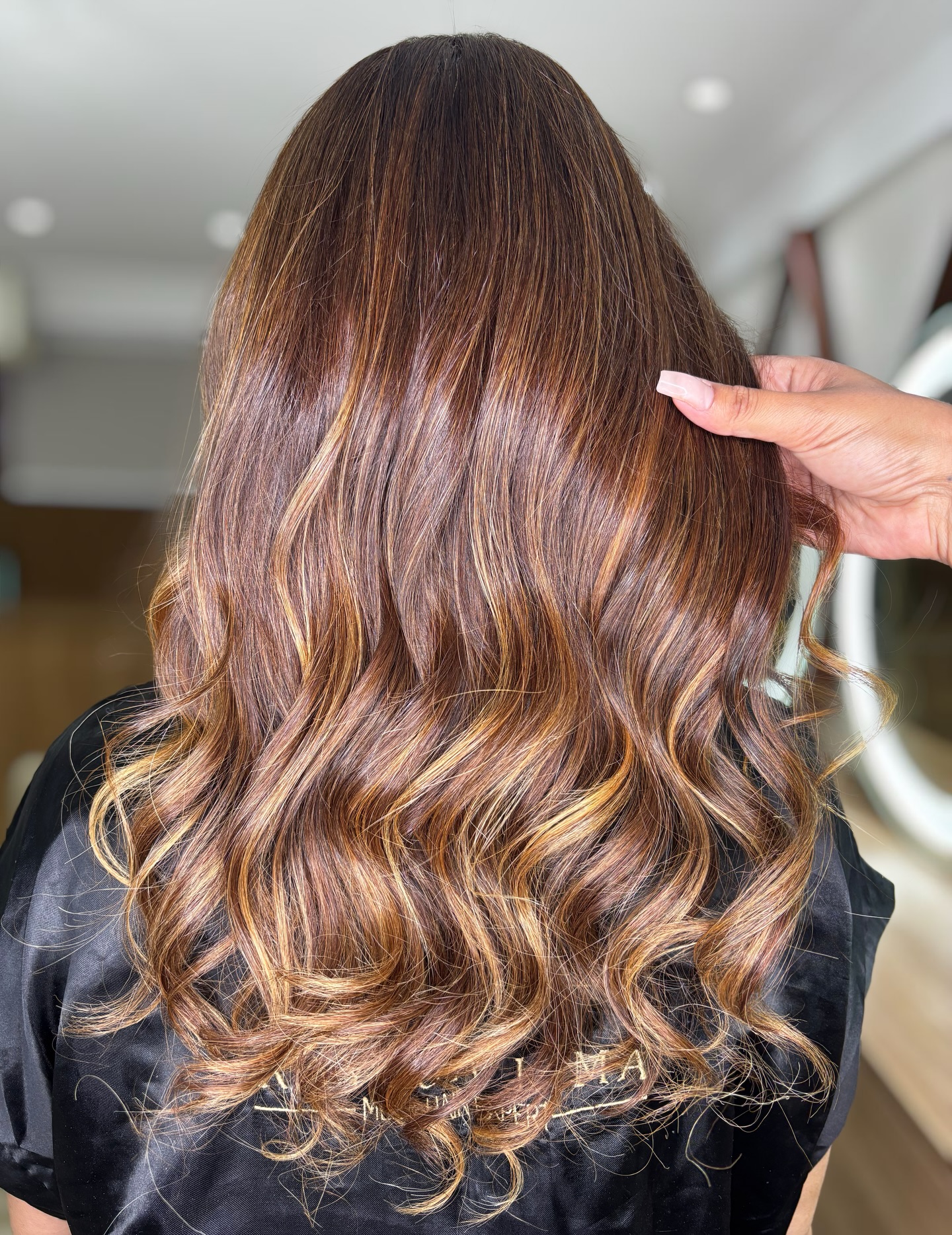Mega Hair castanho iluminado em Goiânia